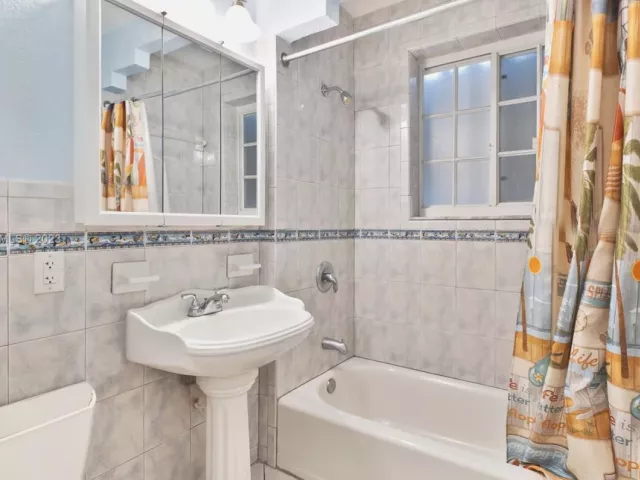 Продажа дома по адресу 535 W 51st St - фото 5058900