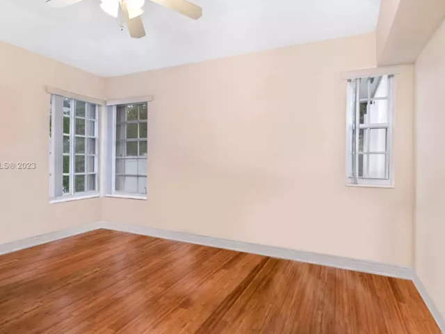 Продажа дома по адресу 535 W 51st St - фото 5058901