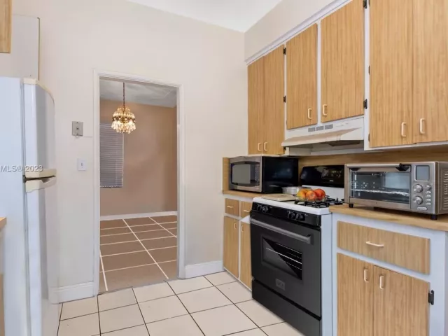 Продажа дома по адресу 535 W 51st St - фото 5058903