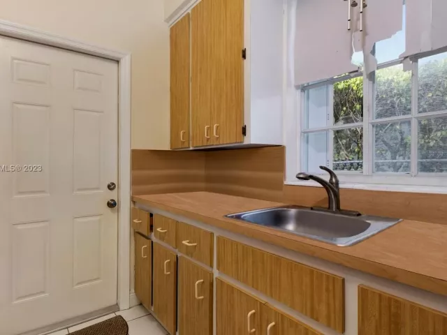 Продажа дома по адресу 535 W 51st St - фото 5058904