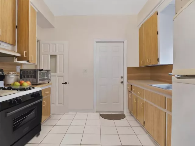 Продажа дома по адресу 535 W 51st St - фото 5058905