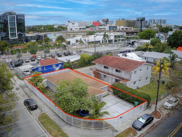 Продажа дома по адресу 3511 NW 1st Ave - фото 5273136