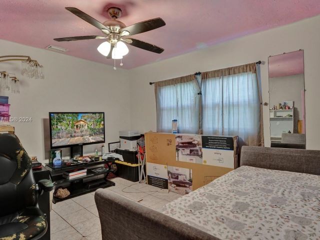 Продажа дома по адресу 67 NE 44th St - фото 5367973