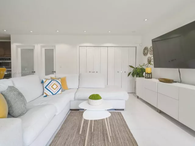 Дом в аренду по адресу 7544 SW 78th Ter - фото 2715499