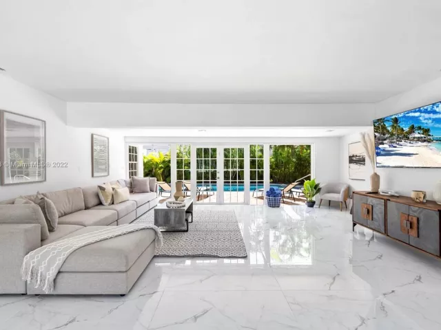 Продажа дома по адресу 1308 Seabreeze Blvd - фото 3356939