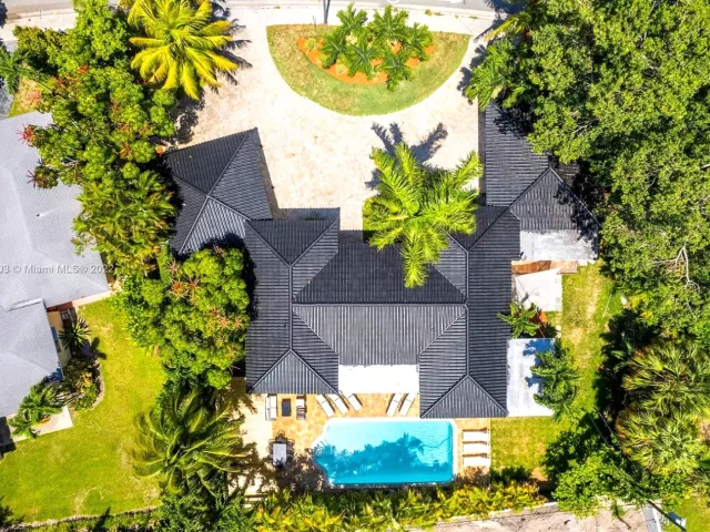 Продажа дома по адресу 1308 Seabreeze Blvd - фото 3356946