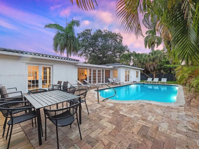 Продажа дома по адресу 1308 Seabreeze Blvd - фото 3356956