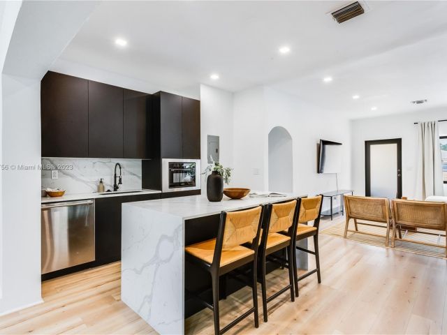 Продажа дома по адресу 235 NW 50th St - фото 3961161