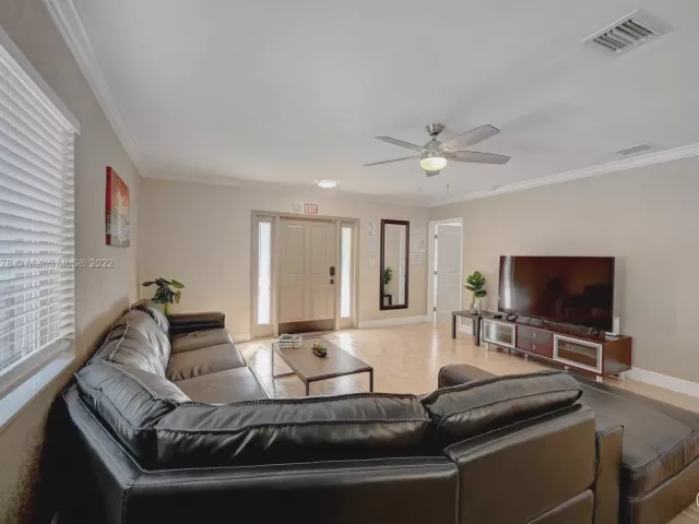 Дом в аренду по адресу 825 Harrison St - фото 3362154