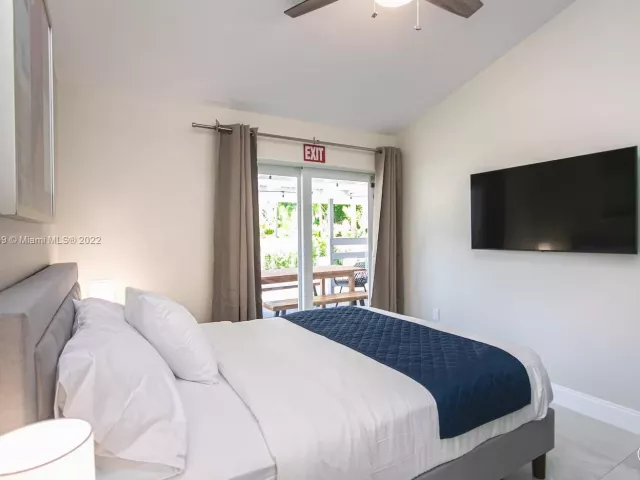 Дом в аренду по адресу 1022 Adams St - фото 3362119