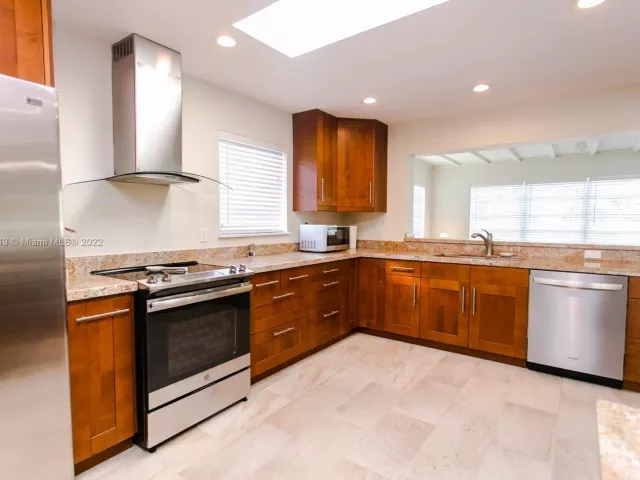 Дом в аренду по адресу 951 Washington St - фото 3362060