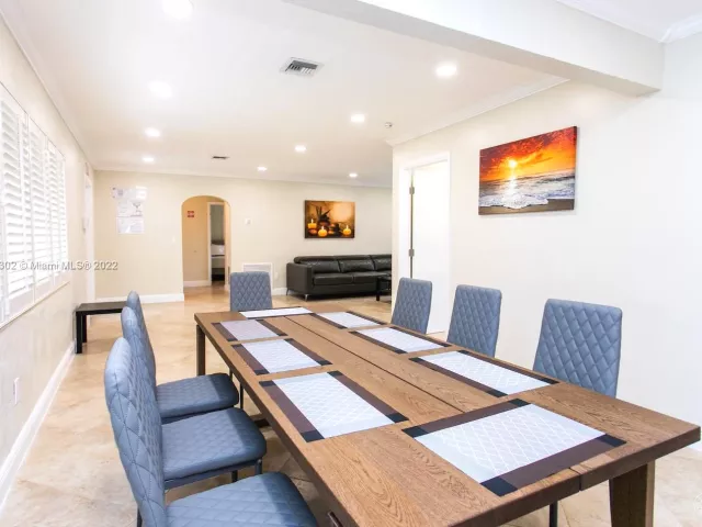 Дом в аренду по адресу 714 Harrison St - фото 3362036