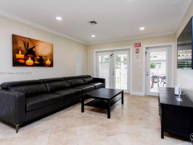 Дом в аренду по адресу 714 Harrison St - фото 3362038