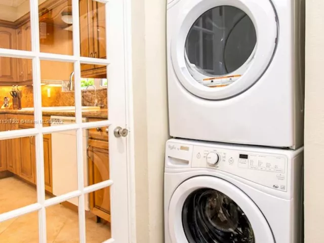 Дом в аренду по адресу 714 Harrison St - фото 3362019