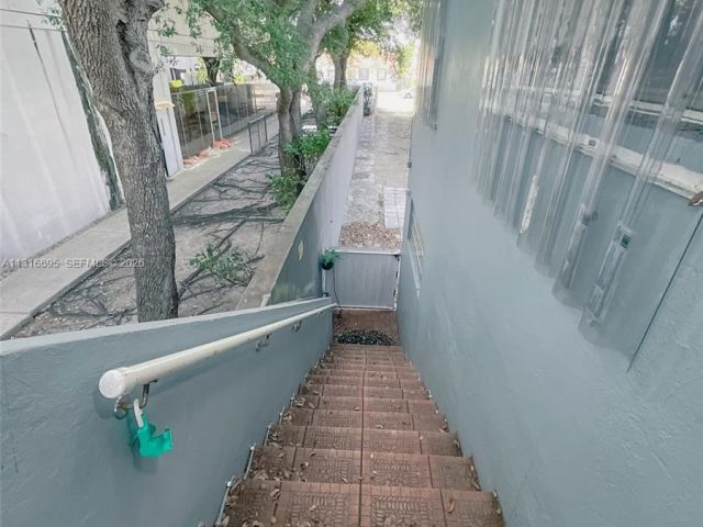 Дом в аренду по адресу 3682 SW 26th St 2 - фото 7517939