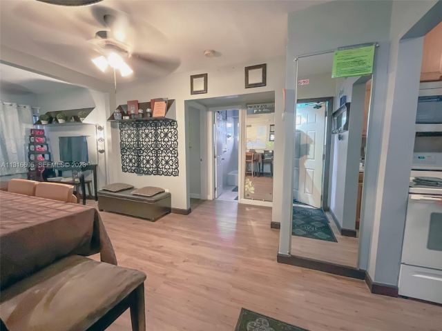 Дом в аренду по адресу 3682 SW 26th St 2 - фото 7517946