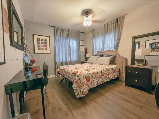 Дом в аренду по адресу 3682 SW 26th St 2 - фото 7517951