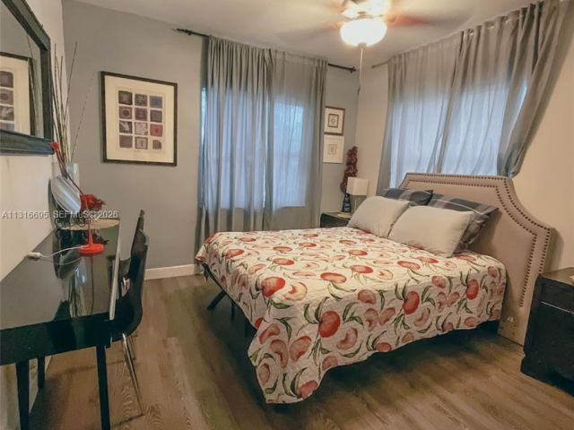 Дом в аренду по адресу 3682 SW 26th St 2 - фото 7517952