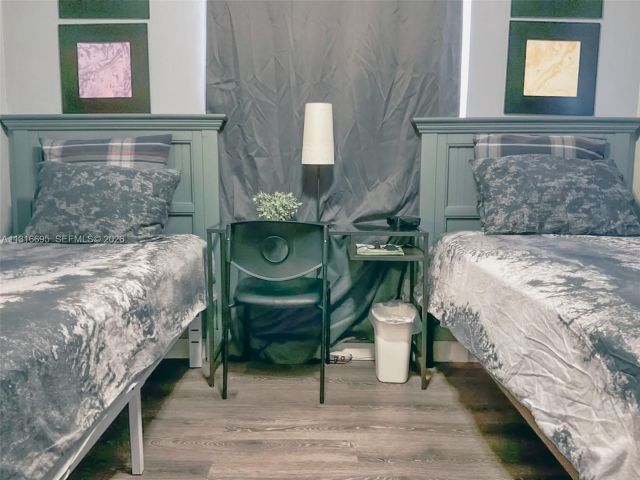 Дом в аренду по адресу 3682 SW 26th St 2 - фото 7517957