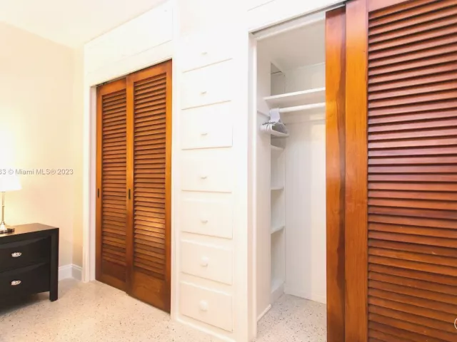 Дом в аренду по адресу 809 S 17th Ave - фото 3475242