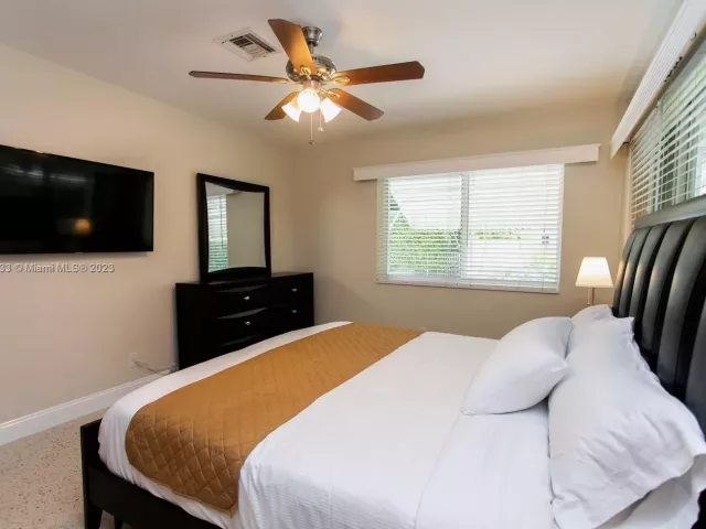 Дом в аренду по адресу 809 S 17th Ave - фото 3475244