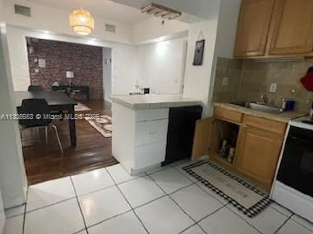 Продажа дома по адресу 2811 Indian Creek Dr - фото 5987758