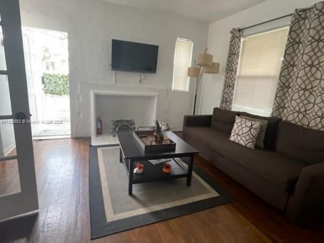 Продажа дома по адресу 2811 Indian Creek Dr - фото 5987760