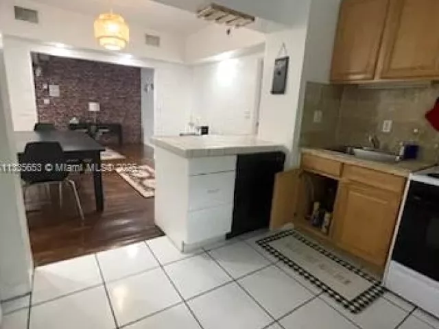 Продажа дома по адресу 2811 Indian Creek Dr - фото 5987758