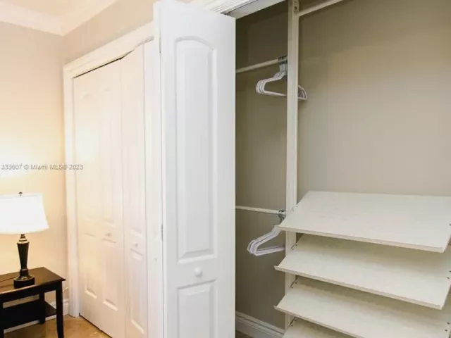 Дом в аренду по адресу 1049 N Southlake Dr - фото 3490499