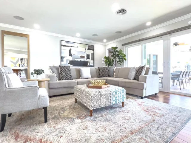 Дом в аренду по адресу 1466 NE 57th Ct - фото 3868458