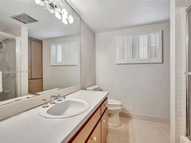 Продажа дома по адресу 4716 University Dr - фото 6270943