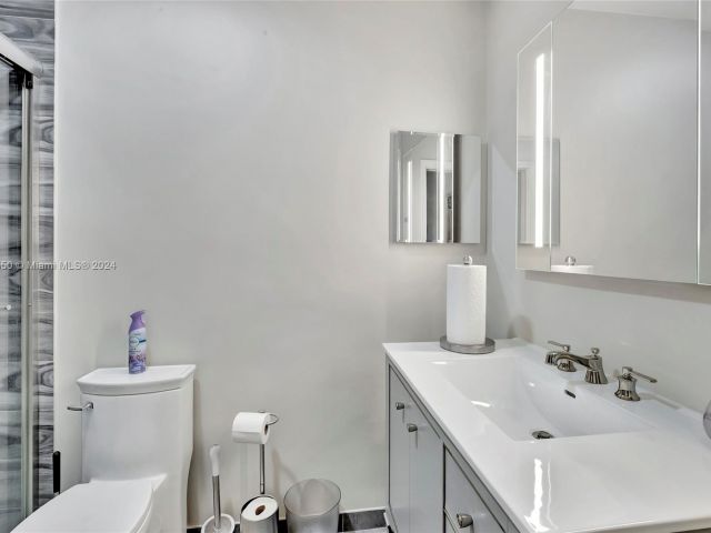 Продажа дома по адресу 4716 University Dr - фото 6270945