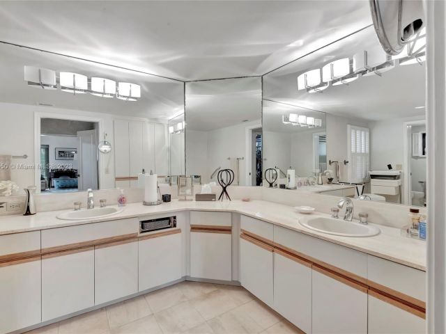 Продажа дома по адресу 4716 University Dr - фото 6270947