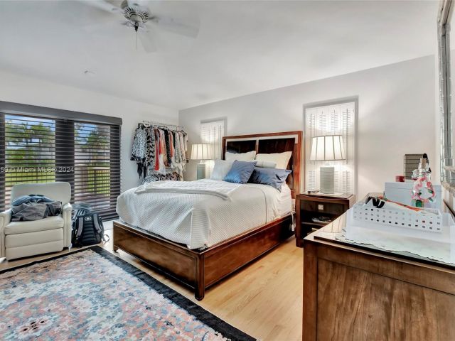 Продажа дома по адресу 4716 University Dr - фото 6270948