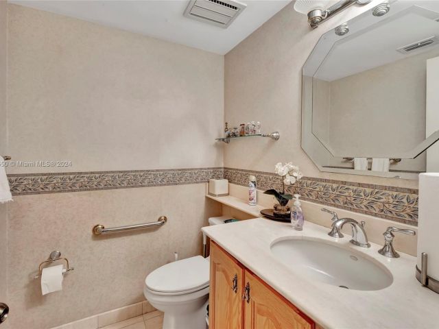 Продажа дома по адресу 4716 University Dr - фото 6270949