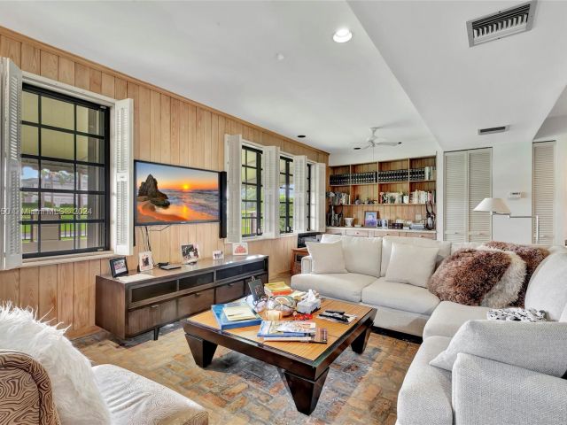 Продажа дома по адресу 4716 University Dr - фото 6270952