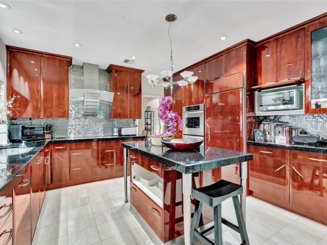 Продажа дома по адресу 4716 University Dr - фото 6270954