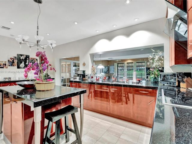 Продажа дома по адресу 4716 University Dr - фото 6270955