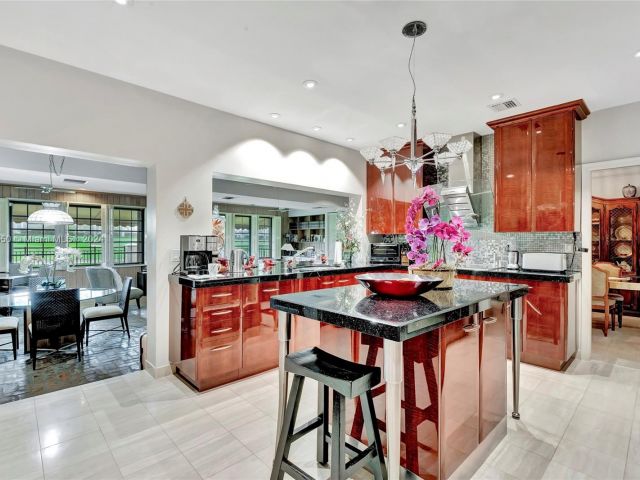 Продажа дома по адресу 4716 University Dr - фото 6270956