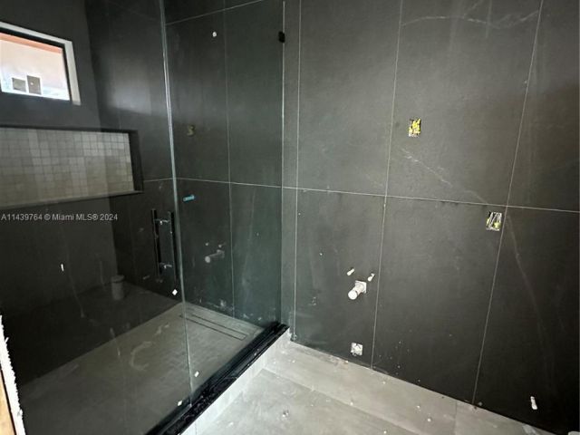 Продажа дома по адресу 537 NE 14th Ave - фото 5133739