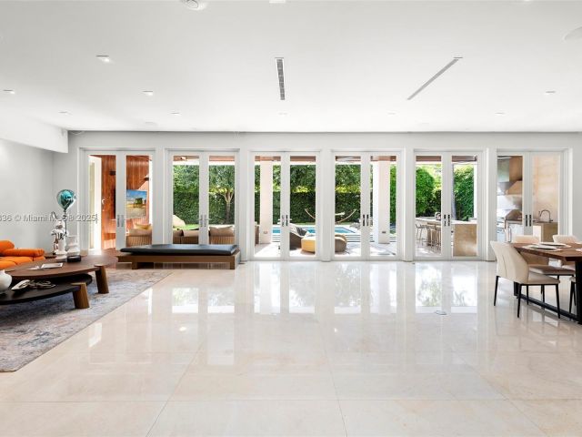 Продажа дома по адресу 7930 SW 52nd Ct - фото 7517787