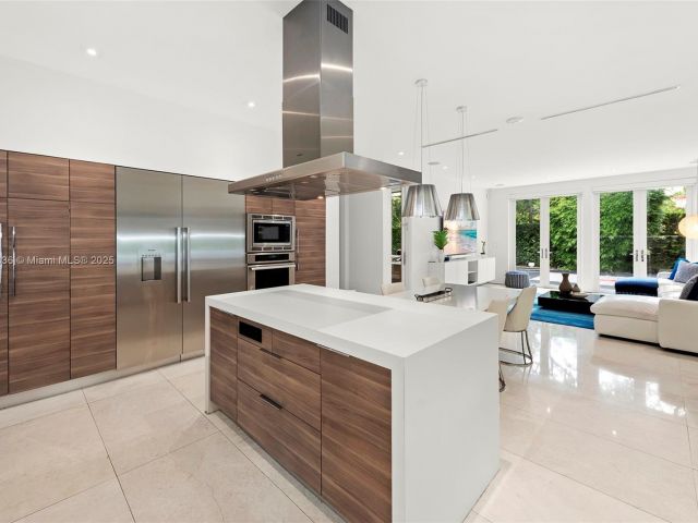 Продажа дома по адресу 7930 SW 52nd Ct - фото 7517795