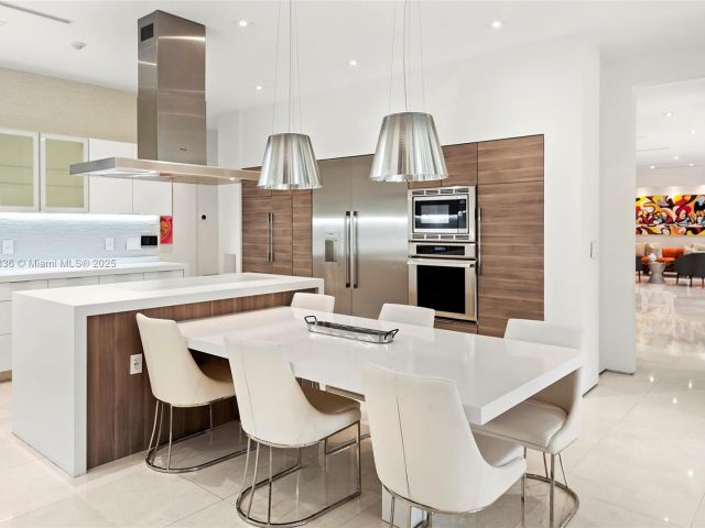 Продажа дома по адресу 7930 SW 52nd Ct - фото 7517797