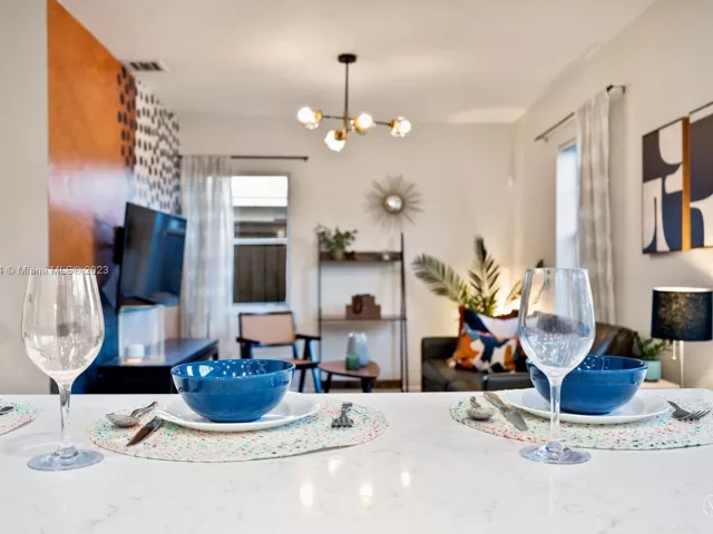 Дом в аренду по адресу 201 NE 16th Ct - фото 4403773