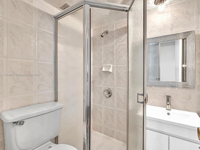 Продажа квартиры #706 - фото 6517424