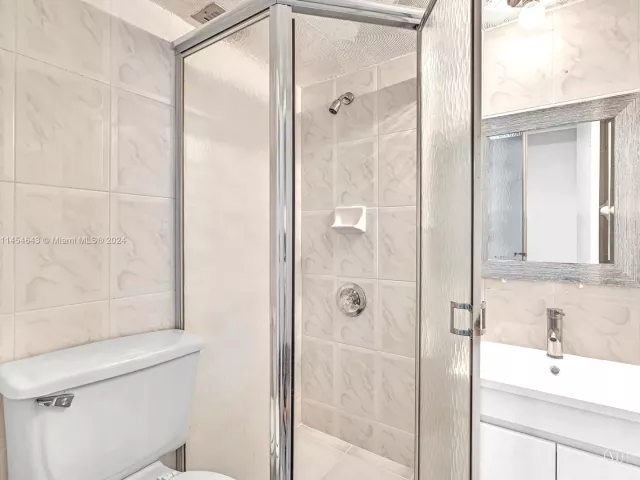 Продажа квартиры #706 - фото 6517424