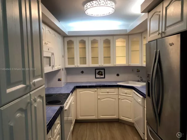 Продажа квартиры #706 - фото 6517423