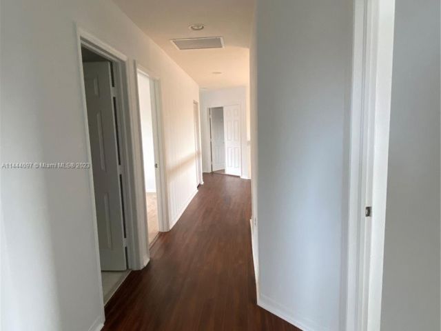 Продажа дома по адресу 2215 SE 1st St - фото 4431710