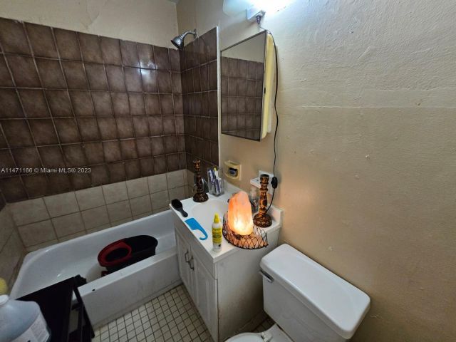 Продажа дома по адресу 1817 NW 25th Ave - фото 7445105