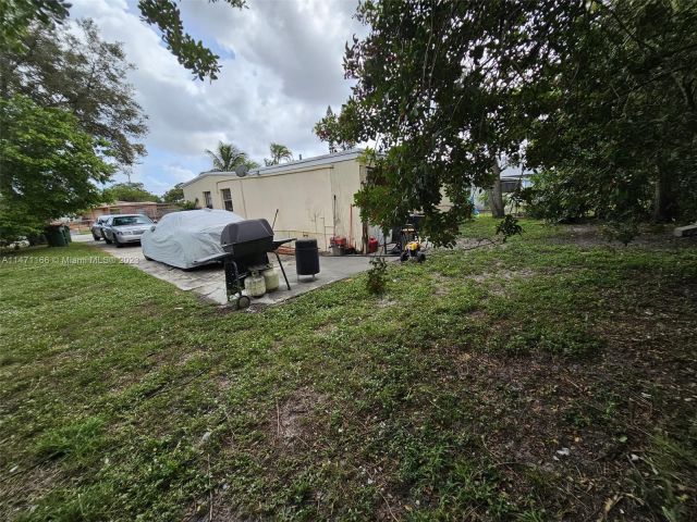 Продажа дома по адресу 1817 NW 25th Ave - фото 7445123